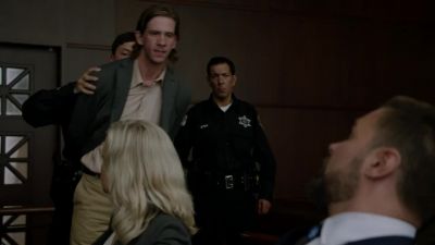 You put that gun there. - Chicago P.D.