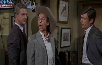 You put her on the pad, boys.
I'll take her up. - The Reluctant Astronaut