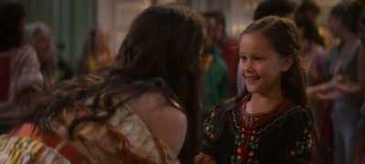 - You really are such a good dancer.
- Who's ready for the bumba? - The Royal Treatment