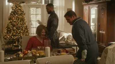 You really cleaned up the
table since last night. - A Christmas Karen