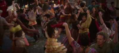 - You really don't know this dance.
- Please, I'm trying to concentrate. - The Royal Treatment