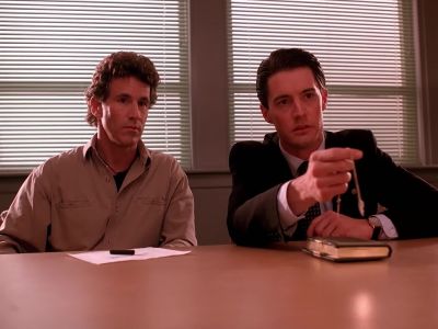 You recognize this necklace? - Twin Peaks