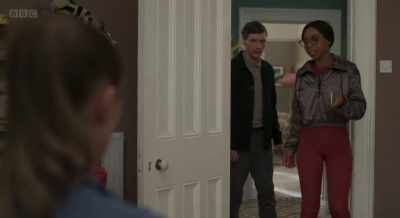 You remember Sasha. Hi. Hi. - Chloe