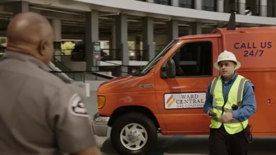 You report a gas leak? - 9-1-1: Lone Star