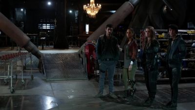 You were right.
They're using the king. - The 100