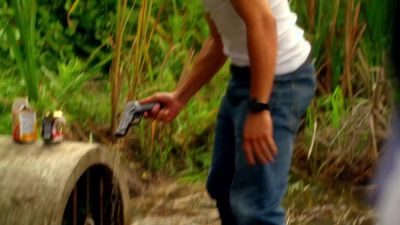 You said the killer used
a nine-millimeter,right? - CSI: Miami