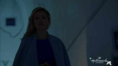- You and Sara have a good sleep.
- Thanks, you too. - Winter Castle