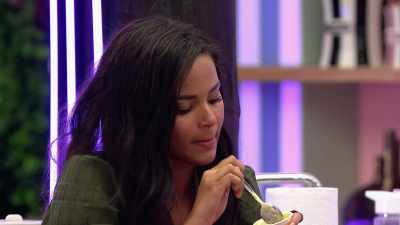 ♪ YOU SAY SOMEONE LEFT YOU
BROKEN - Love Island