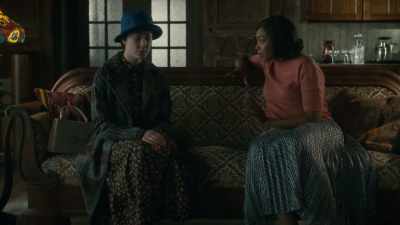 You see a little. - Frankie Drake Mysteries