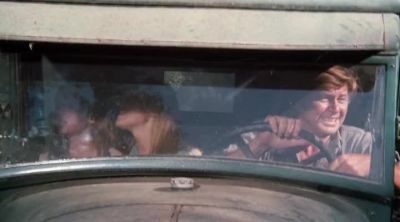 -You see anything, honey?
-No. - The Waltons