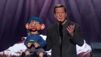 You see me at the bar
and what comes first - Jeff Dunham: Me The People