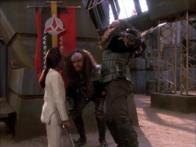 You see his leg? - Star Trek: The Next Generation