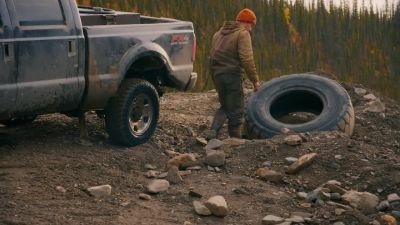 You see, there's no tread, - Gold Rush