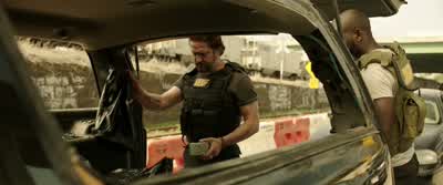 You see this? - Den of Thieves