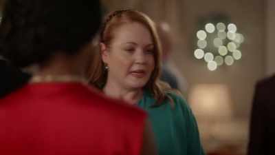 You see who's here?
And he's coming this way. - Christmas Time Is Here