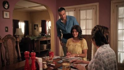 You should get it, right?Yeah. I'll be right back. - Jane the Virgin