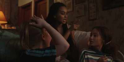 - You should go to prom with him.
- What? Okay, yeah. - Suncoast