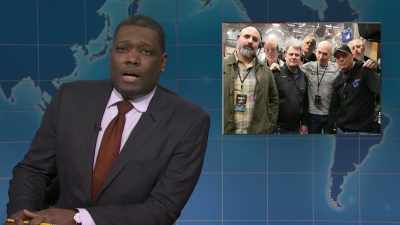 ‫You should know that, Michael.
‫Read a phone.
‫[ Laughter ] - SNL50: The Anniversary Special