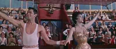 -You shouldn't have done that.
-It was worth it. Listen to them. - Trapeze