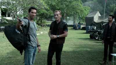 You signed up for
a no-holds-barred contest, - Hard Target 2
