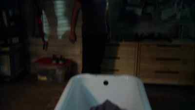 - You sleep in a tub?
- Yeah. - Kyle XY