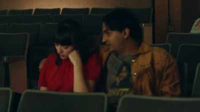 - You smell really good.
- Oh, thanks. - Going Nowhere