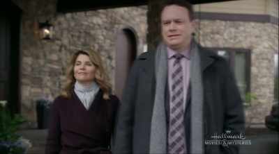 YOU SOLVE A MURDER - Garage Sale Mysteries: Picture a Murder