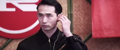 - You speak English? - Marty Supreme