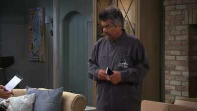 - You stay here, Mayan.
- Oh, no, well, - Lopez vs Lopez