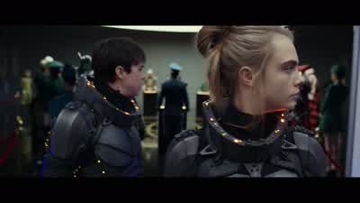 You stay on back up. - Valerian and the City of a Thousand Planets