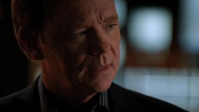 You still want
to help Ellie, son? - CSI: Miami