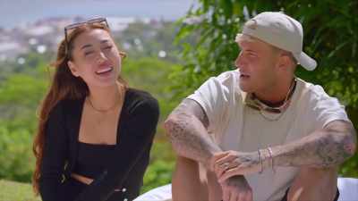 - You stopped counting?
- I stopped counting. It's hard.
- Ew! - FBOY Island NZ