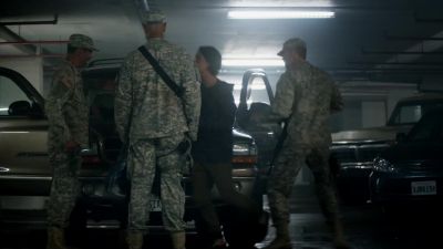 - You sure you don't want to come--
- Hey, don't touch her, man! - Fear the Walking Dead