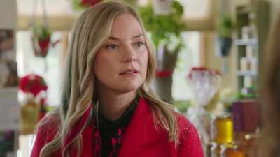 You sure you don't
want to grab a few things - Unwrapping Christmas: Olivia's Reunion