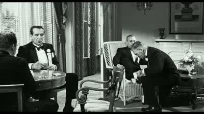 You sure dress nice, boss. - Some Like It Hot