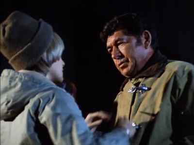 You sure you wanna go in there? - Tarantulas: The Deadly Cargo