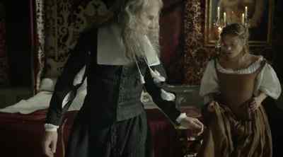 You tend to Her Majesty.
I'll get items for a poultice. - Versailles