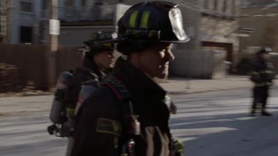 - You the one who called it in?
- I smell gas inside, - Chicago Fire