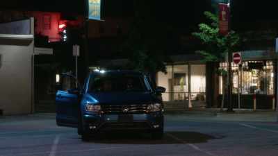 You think he and Elliot
are working together? - Chronicle Mysteries: The Deep End