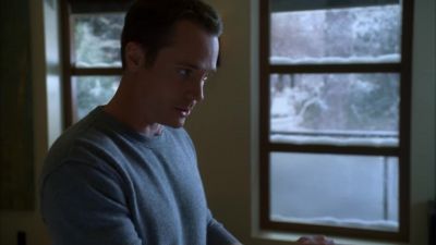 You think I drugged her?
Use a coaster. - House