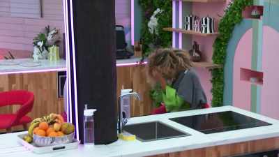 >> YOU THINK IF HE ASKED YOU ON
ANOTHER DATE, WOULD YOU BE - Love Island