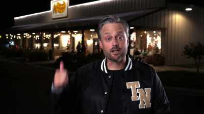 You think I'm gonna get
the best table at Cracker Barrel - Nate Bargatze's Nashville Christmas