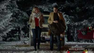 - You think so?
- Absolutely. - A Veteran's Christmas