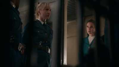 - You thought a beating would convince him?
- Think your partner has issues. - Snowpiercer