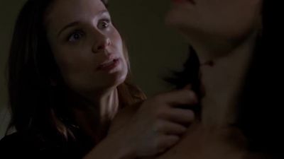 你只想著用她來殺雞儆猴
You were too busy making an example out of her - Prison Break