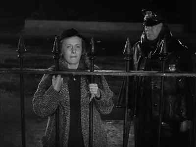 - You too, lady.
- Please, let me see her face... - Stella Dallas