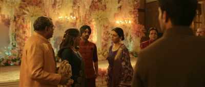 You two aren't married
to each other, right? - Hum Do Hamare Do
