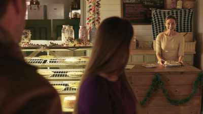 You two could even have
dinner together. - Christmas at the Amish Bakery