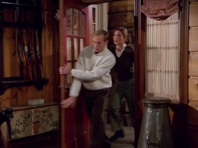 You wait here. I'll get Donny. - Frasier
