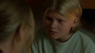 You wait here until someone
comes to get you, okay? - 12 Desperate Hours